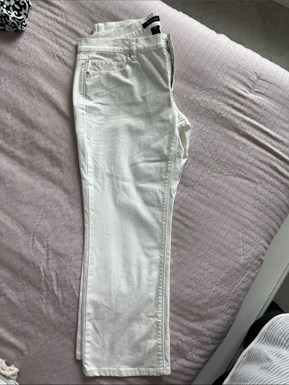 White House Black Market Women's White Straight-Leg Jeans